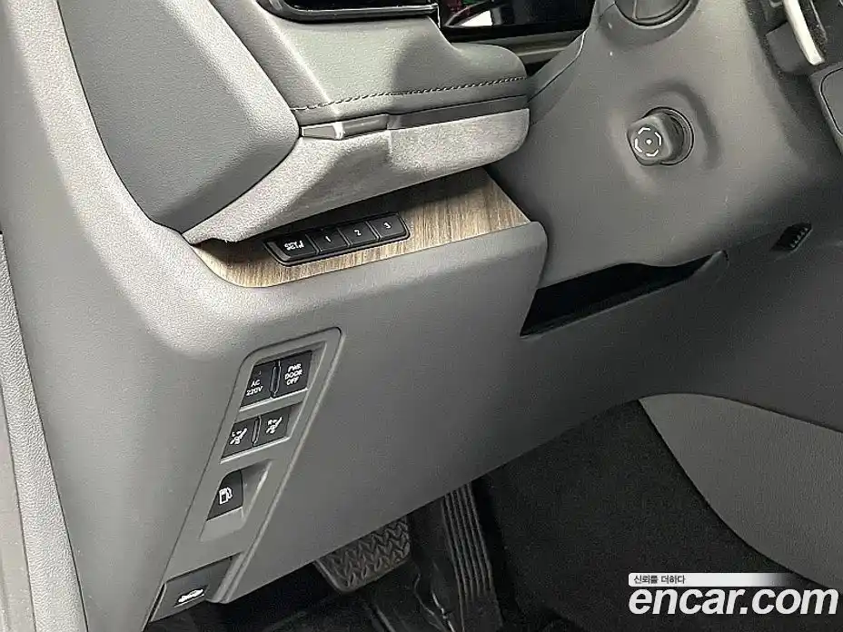 Lexus LM 2025 2.4 Автомат в Москве № 334388, фото 15