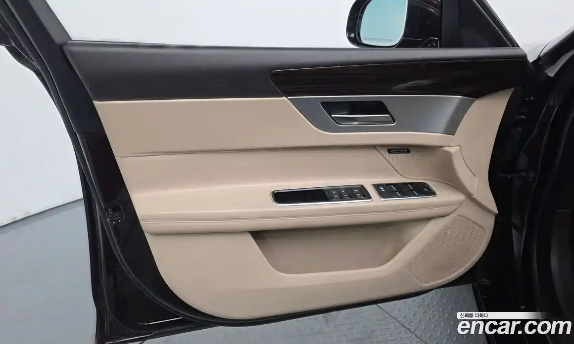 Jaguar XF 2017 2.0 Автомат в Москве № 335818, фото 17