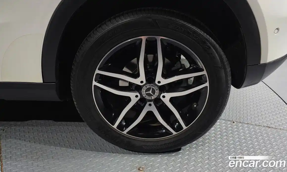 Mercedes-Benz GLA-Class 2019 2.0 Автомат в Москве № 342522, фото 15