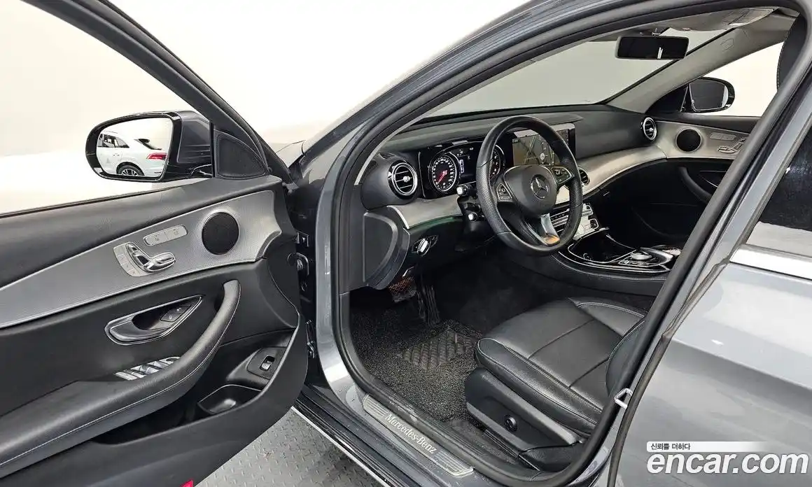 Mercedes-Benz E-Class 2018 2.0 Автомат в Москве № 390738, фото 10