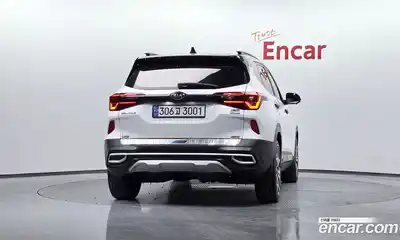 Kia Seltos 2020 1.6 Автомат в Москве № 404172, миниатюра 3