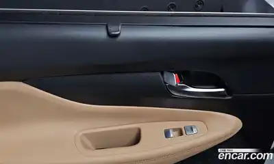 Hyundai Santa Fe 2023 1.6 Автомат в Москве № 112052, миниатюра 6