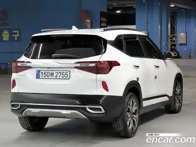 Kia Seltos 2023 1.6 Автомат в Москве № 120128, миниатюра 2