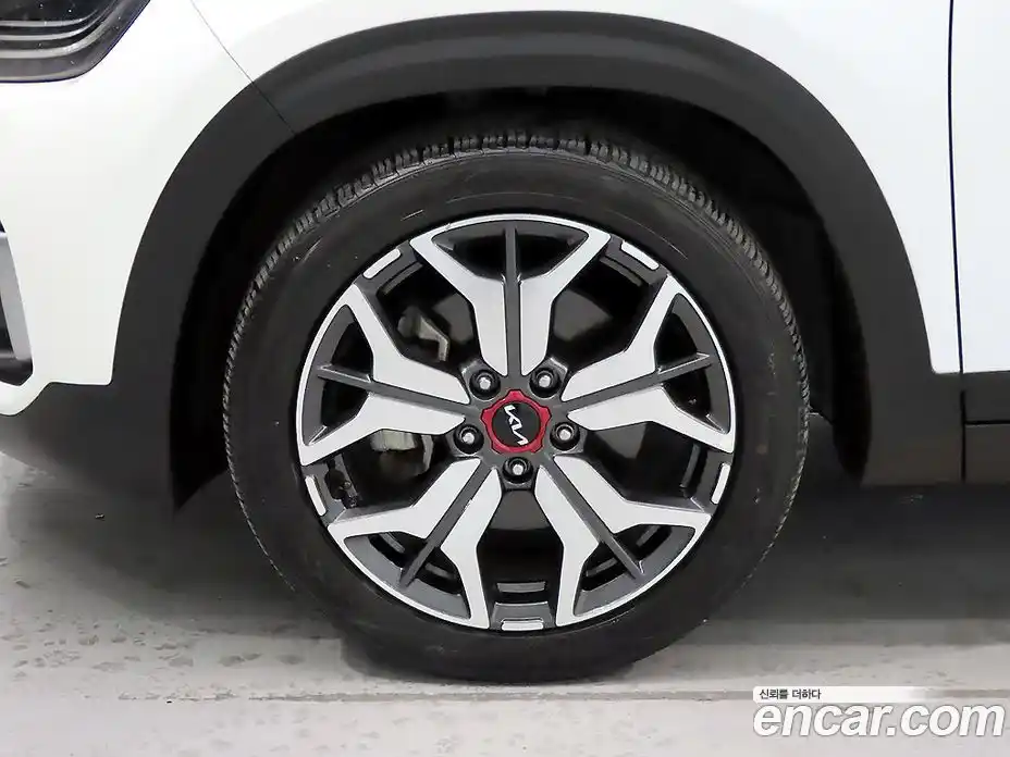 Kia Seltos 2023 1.6 Автомат в Москве № 120128, фото 5