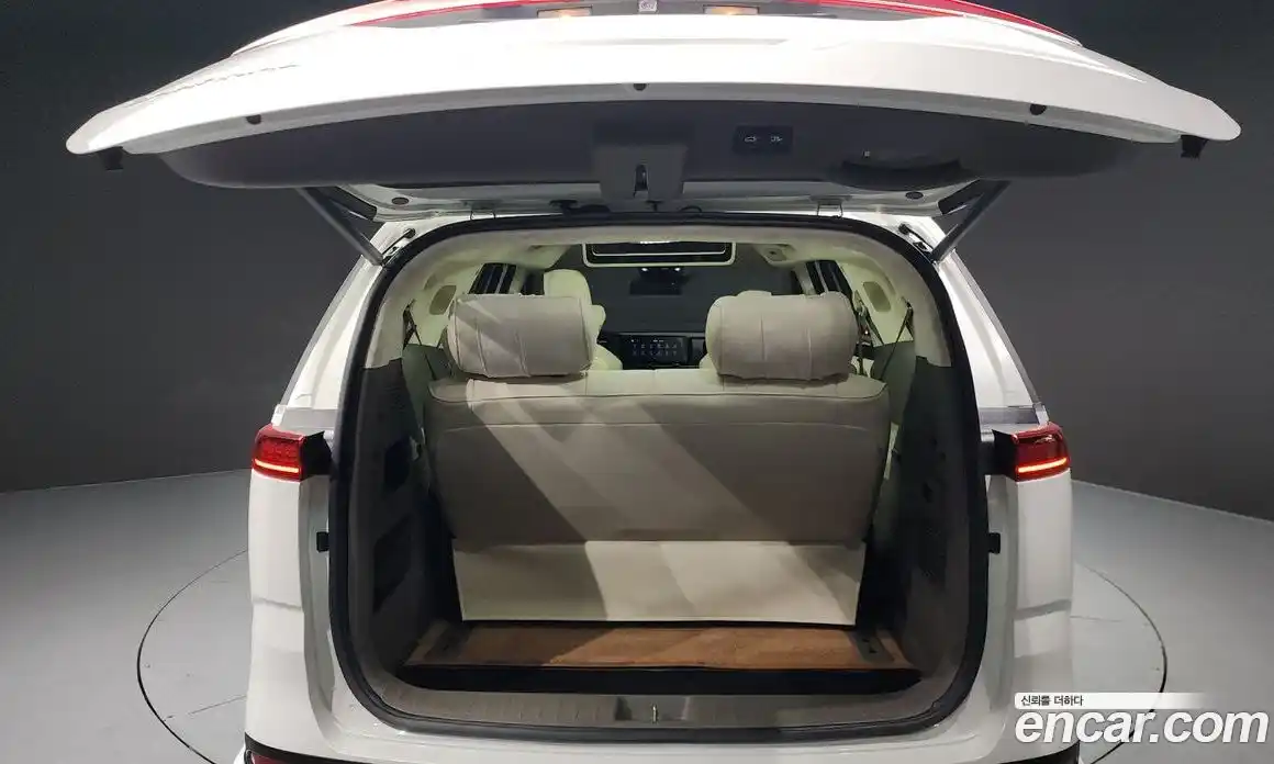 Kia Canival 2022 3.5 Автомат в Москве № 121657, фото 3