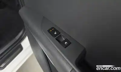 Kia Niro 2022 1.6 Автомат в Москве № 132121, миниатюра 3