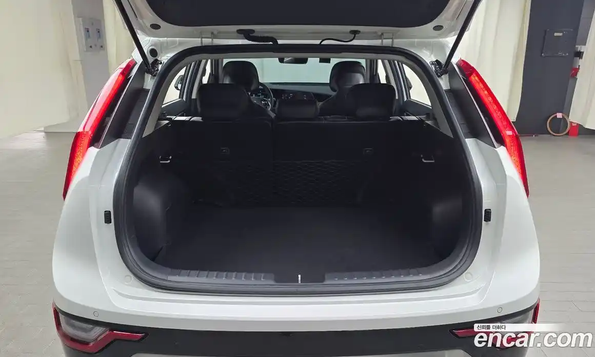 Kia Niro 2022 1.6 Автомат в Москве № 132121, фото 4