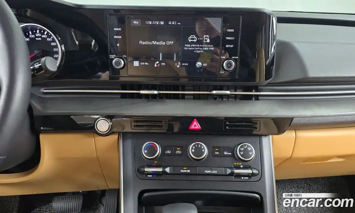 Kia Canival 2023 3.5 Автомат в Москве № 133976, фото 17