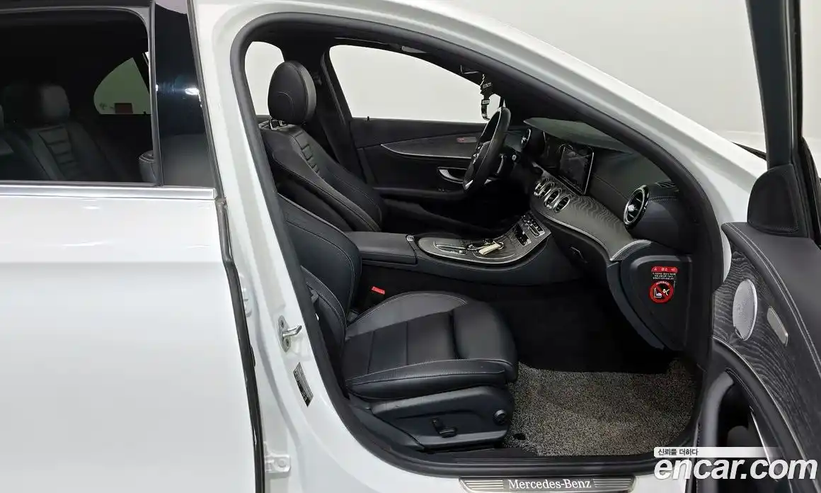 Mercedes-Benz E-Class 2021 2.0 Автомат в Москве № 139750, фото 3