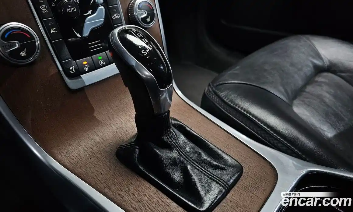 Volvo XC70 2015 2.0 Автомат в Москве № 164601, фото 9