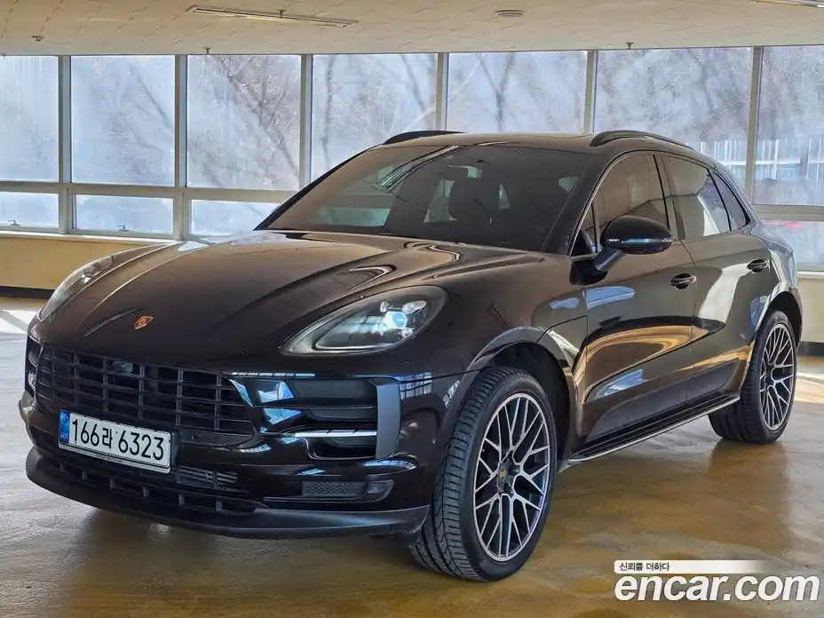 Porsche Macan 2021 2.0 Автомат в Москве № 165230, фото 1