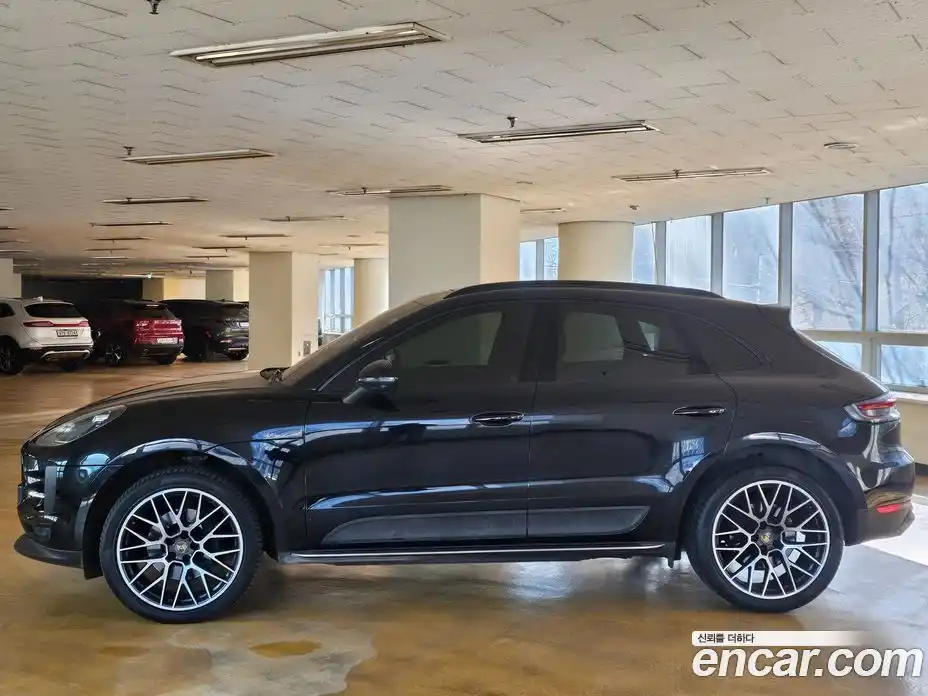 Porsche Macan 2021 2.0 Автомат в Москве № 165230, фото 4