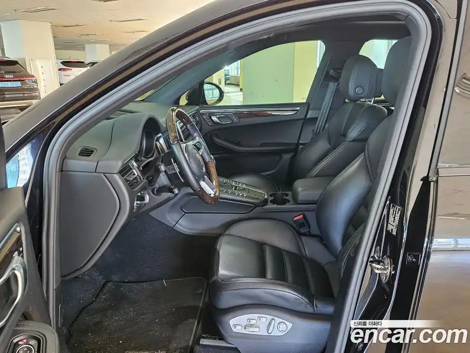 Porsche Macan 2021 2.0 Автомат в Москве № 165230, фото 9