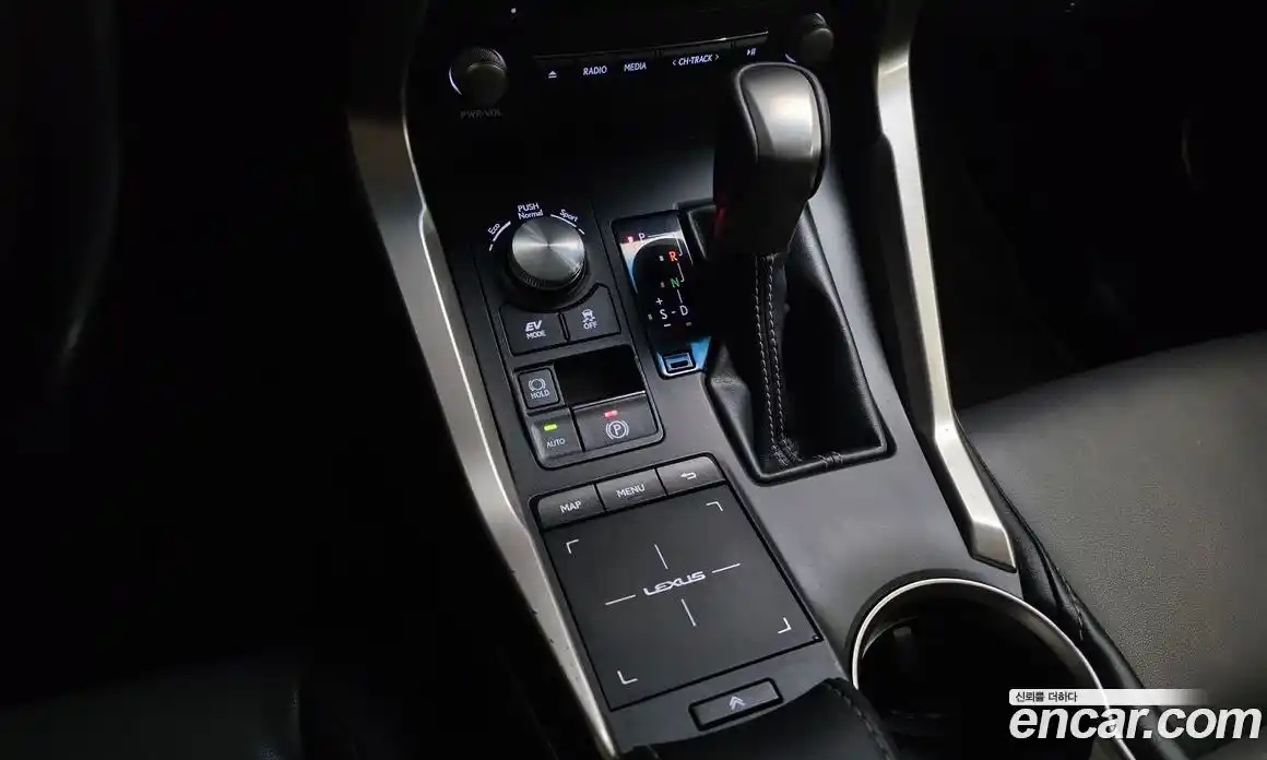 Lexus NX 2018 2.5 Автомат в Москве № 168303, фото 1