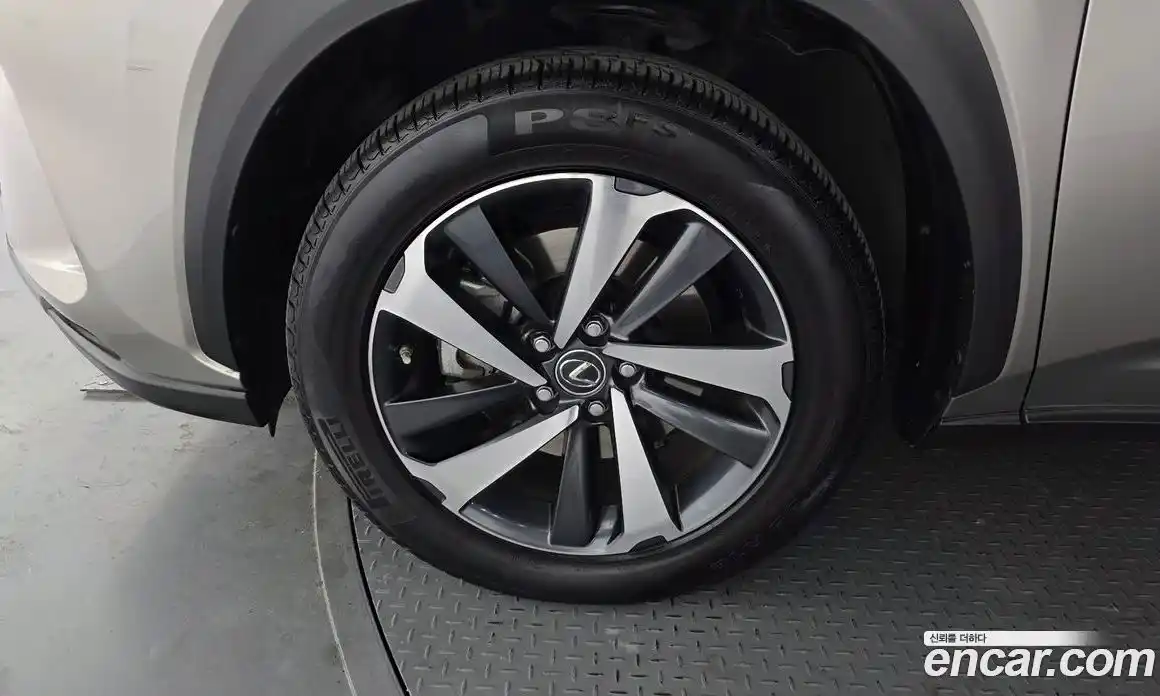 Lexus NX 2018 2.5 Автомат в Москве № 168303, фото 19