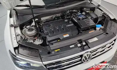 Volkswagen Tiguan 2018 2.0 Автомат в Москве № 168594, миниатюра 2