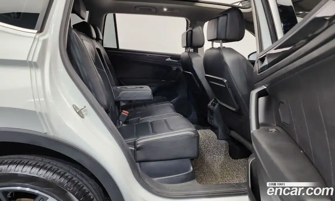 Volkswagen Tiguan 2018 2.0 Автомат в Москве № 168594, фото 3