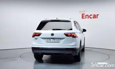 Volkswagen Tiguan 2018 2.0 Автомат в Москве № 168594, миниатюра 4