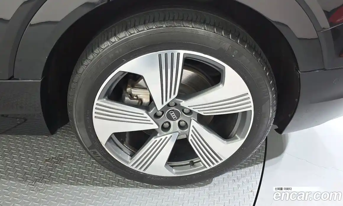 Audi e-tron 2021 0.2 Автомат в Москве № 196640, фото 5