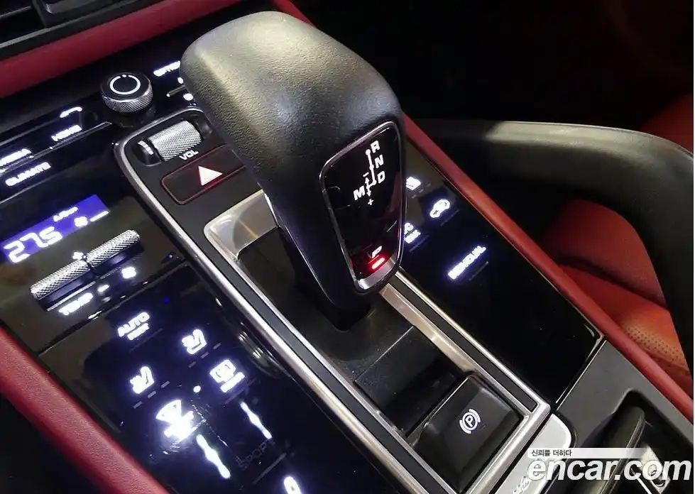 Porsche Cayenne 2023 3.0 Автомат в Москве № 197838, фото 9