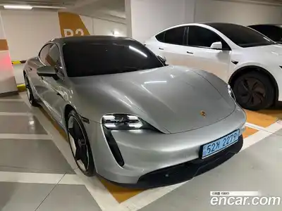 Porsche Taycan, 2022