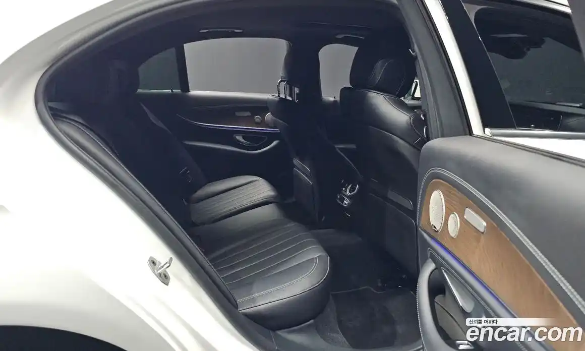 Mercedes-Benz E-Class 2023 2.0 Автомат в Москве № 205162, фото 12