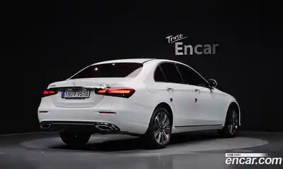 Mercedes-Benz E-Class 2023 2.0 Автомат в Москве № 205162, миниатюра 2