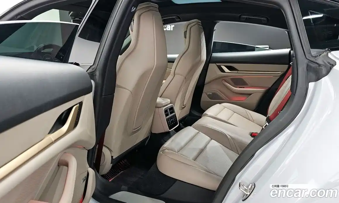 Porsche Taycan 2025 0.2 Автомат в Москве № 212961, фото 10