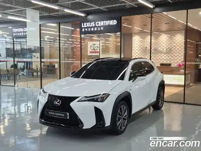 Lexus UX, 2025