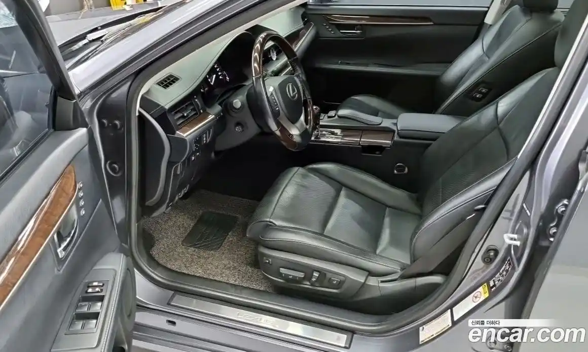 Lexus ES 2015 3.5 Автомат в Москве № 214865, фото 1