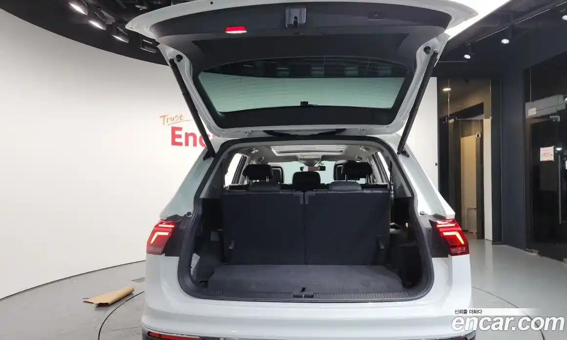 Volkswagen Tiguan 2022 2.0 Автомат в Москве № 214869, фото 12