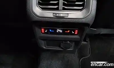 Volkswagen Tiguan 2022 2.0 Автомат в Москве № 214869, миниатюра 3