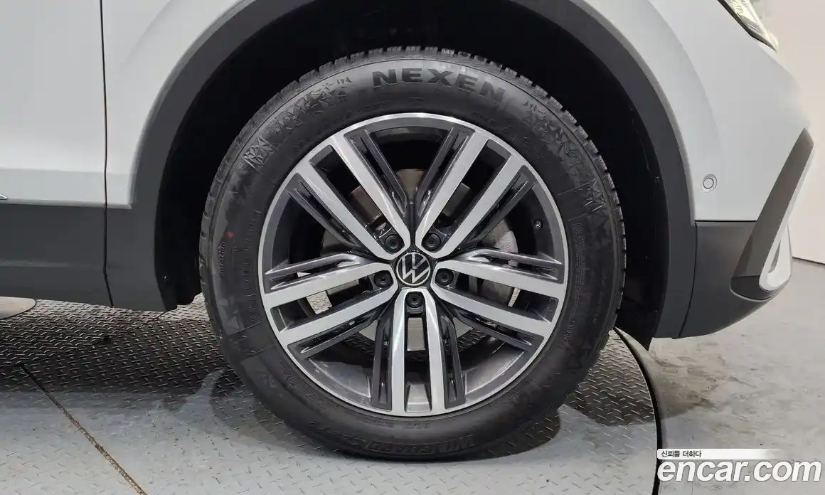 Volkswagen Tiguan 2022 2.0 Автомат в Москве № 214869, фото 4