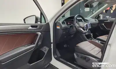 Volkswagen Tiguan 2022 2.0 Автомат в Москве № 214869, миниатюра 8