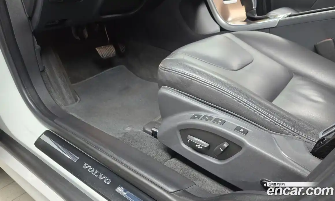 Volvo XC60 2016 2.0 Автомат в Москве № 230594, фото 12