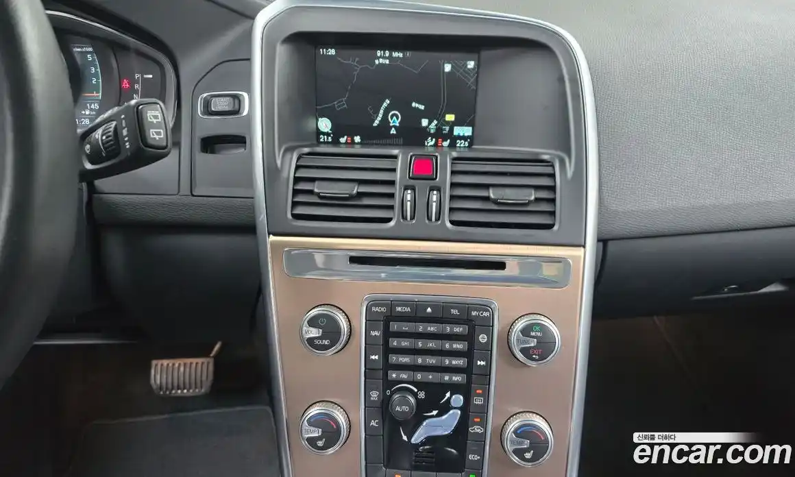 Volvo XC60 2016 2.0 Автомат в Москве № 230594, фото 13