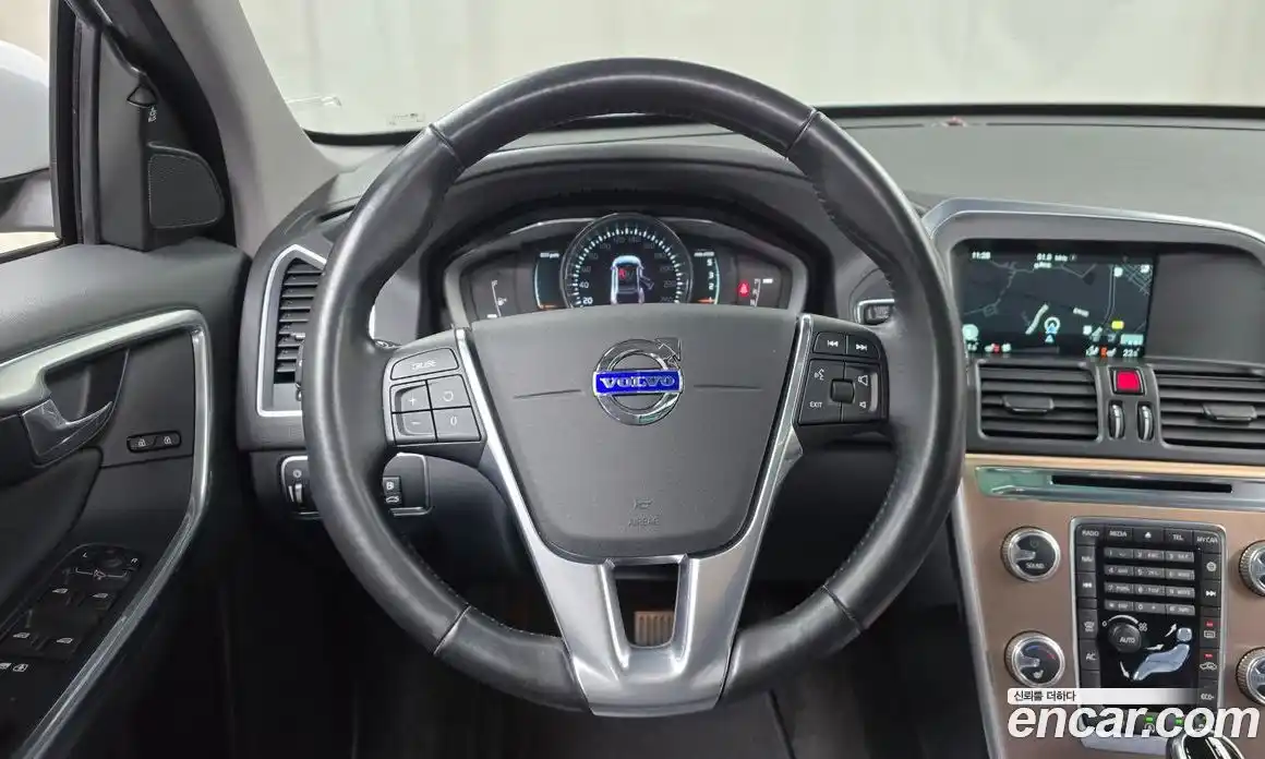 Volvo XC60 2016 2.0 Автомат в Москве № 230594, фото 4