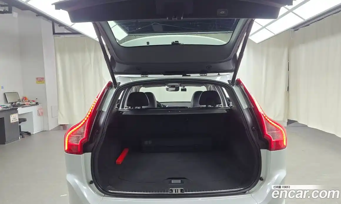 Volvo XC60 2016 2.0 Автомат в Москве № 230594, фото 5