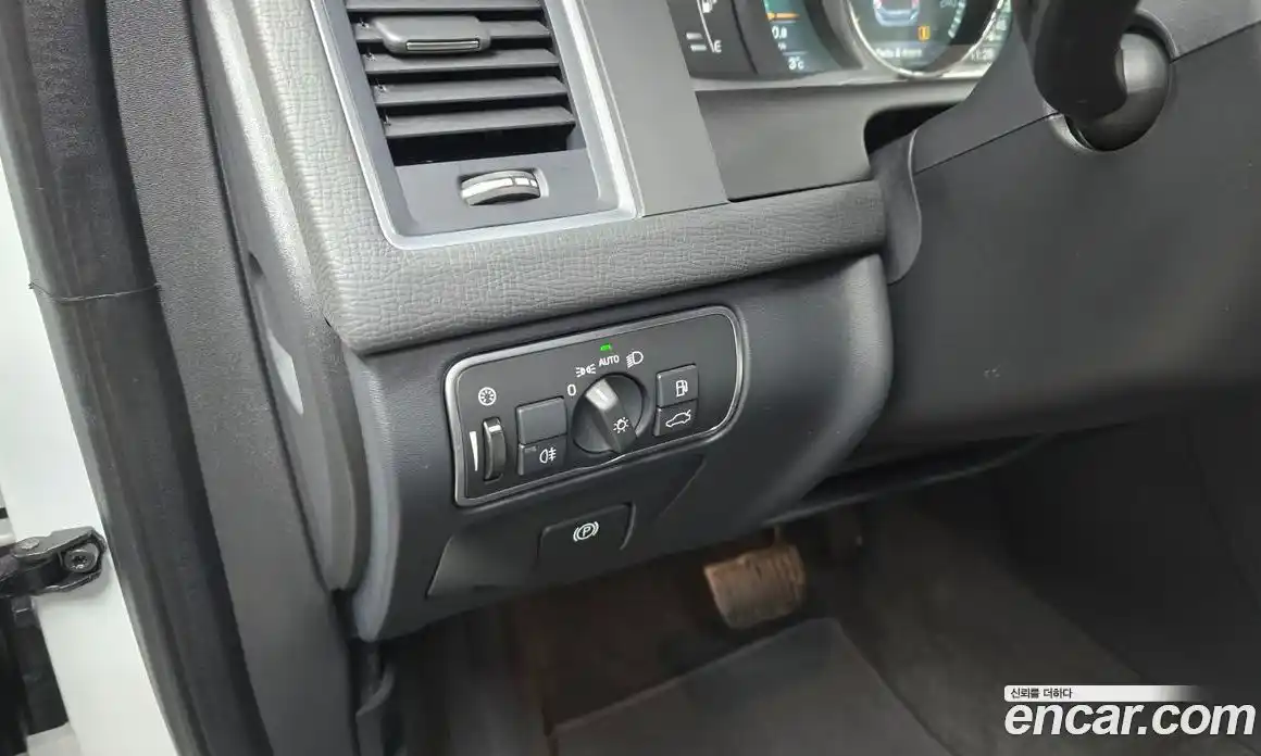 Volvo XC60 2016 2.0 Автомат в Москве № 230594, фото 9