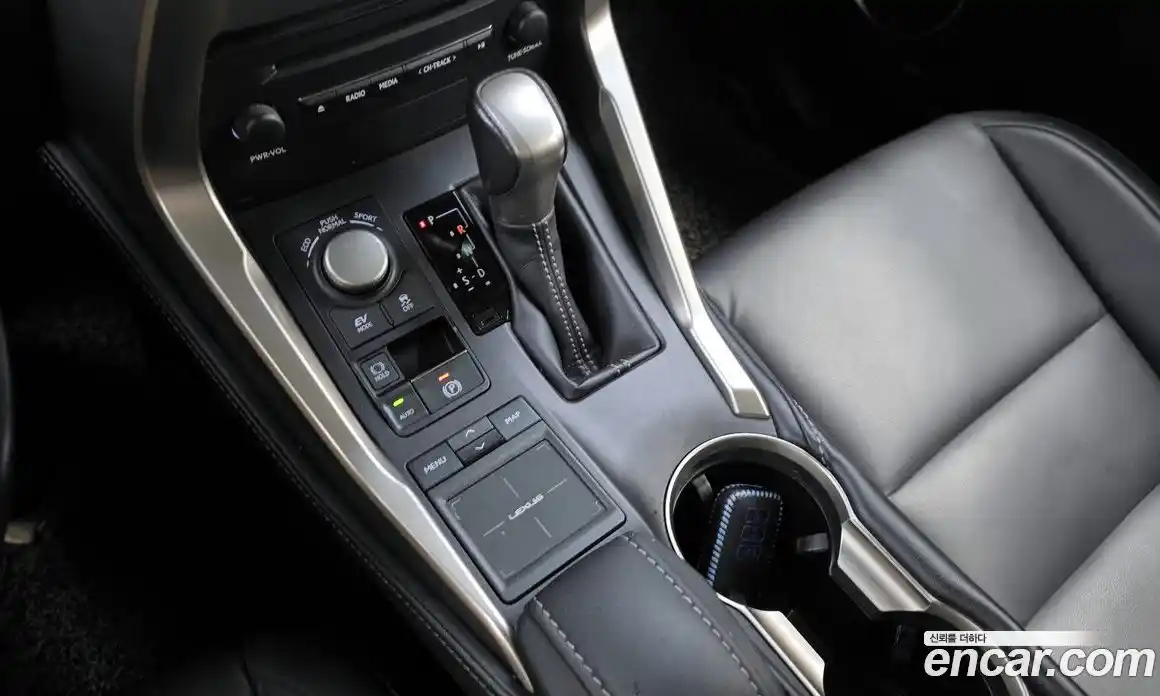 Lexus NX 2016 2.5 Автомат в Москве № 231989, фото 20