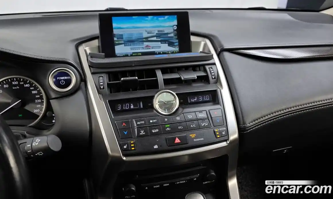 Lexus NX 2016 2.5 Автомат в Москве № 231989, фото 8