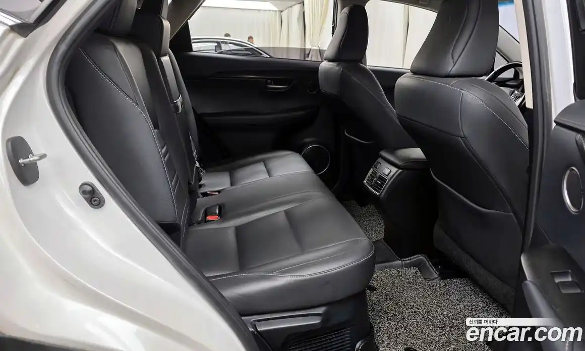 Lexus NX 2016 2.5 Автомат в Москве № 231989, фото 10