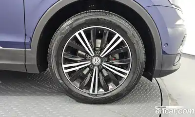 Volkswagen Tiguan 2020 2.0 Автомат в Москве № 232215, миниатюра 2