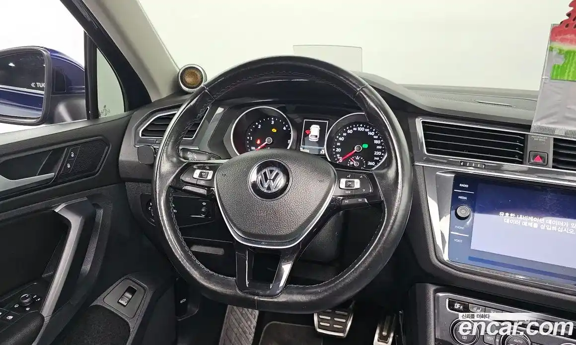 Volkswagen Tiguan 2020 2.0 Автомат в Москве № 232215, фото 3