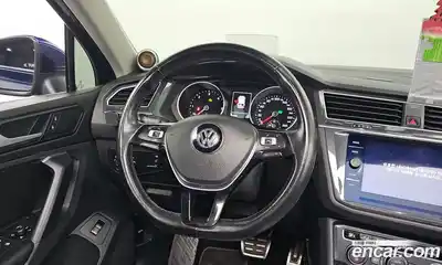 Volkswagen Tiguan 2020 2.0 Автомат в Москве № 232215, миниатюра 3