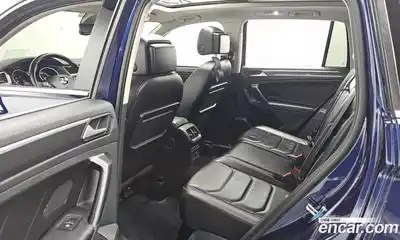 Volkswagen Tiguan 2020 2.0 Автомат в Москве № 232215, миниатюра 5