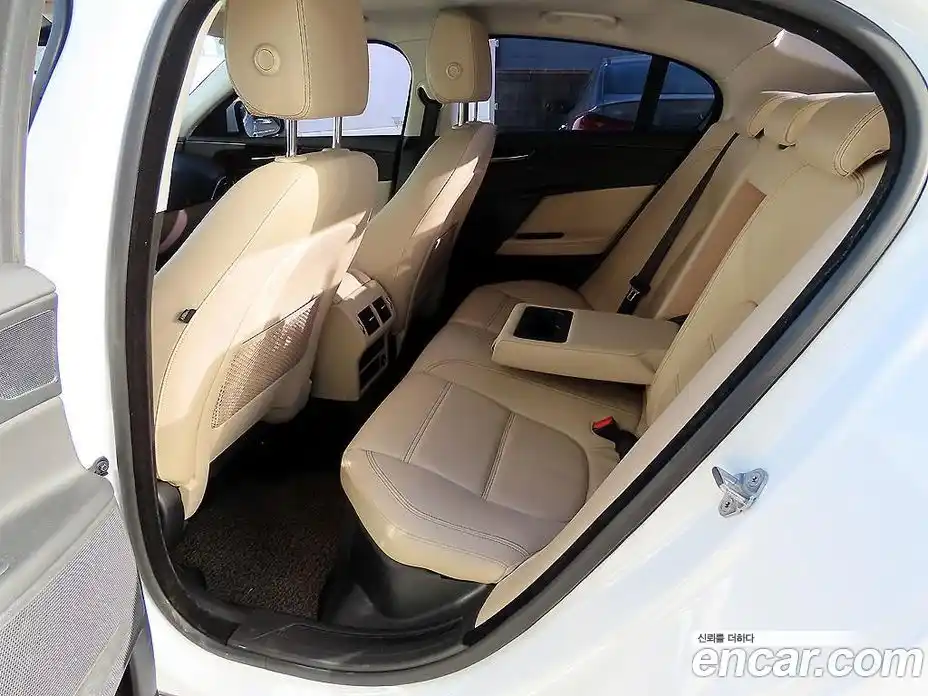 Jaguar XE 2016 2.0 Автомат в Москве № 248305, фото 6