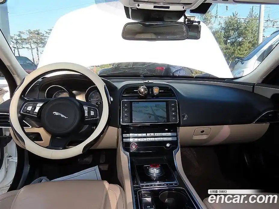 Jaguar XE 2016 2.0 Автомат в Москве № 248305, фото 7