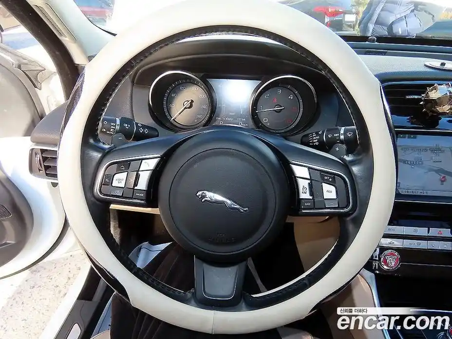 Jaguar XE 2016 2.0 Автомат в Москве № 248305, фото 8