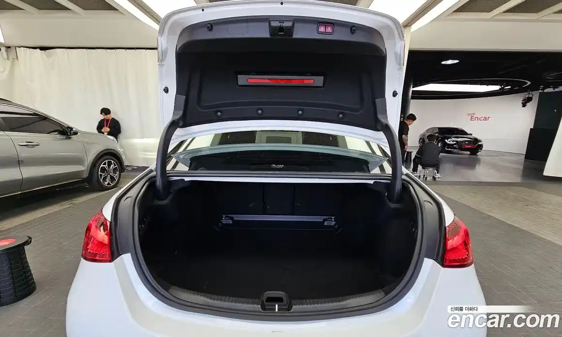 Mercedes-Benz C-Class 2023 2.0 Автомат в Москве № 262241, фото 7